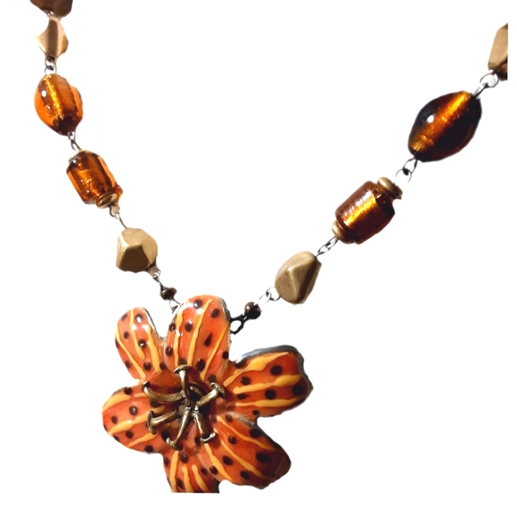 unbranded Jewelry - NEW LARGE METAL FLOWER PENDANT W/LARGE BEADED NECKLACE CHAIN RUST ORANGE PERFECT